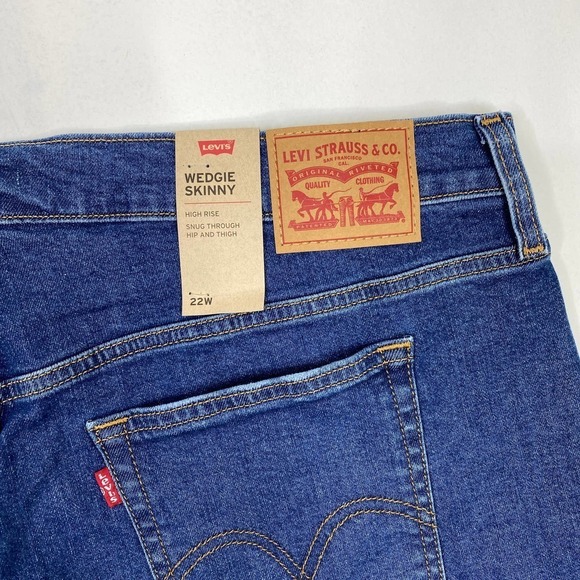 Levi's Plus Size High Rise Wedgie Fit Skinny Jeans - Picture 9 of 14
